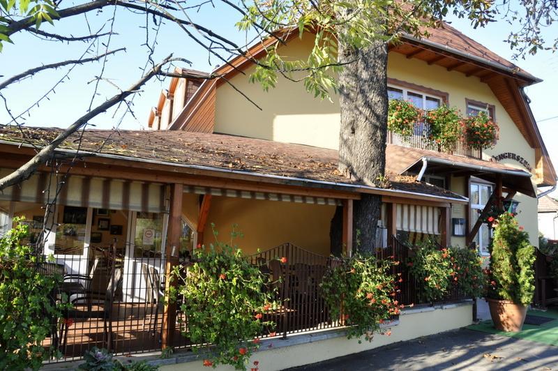 Bed and Breakfast Tengerszem Panzio Банк Екстер'єр фото