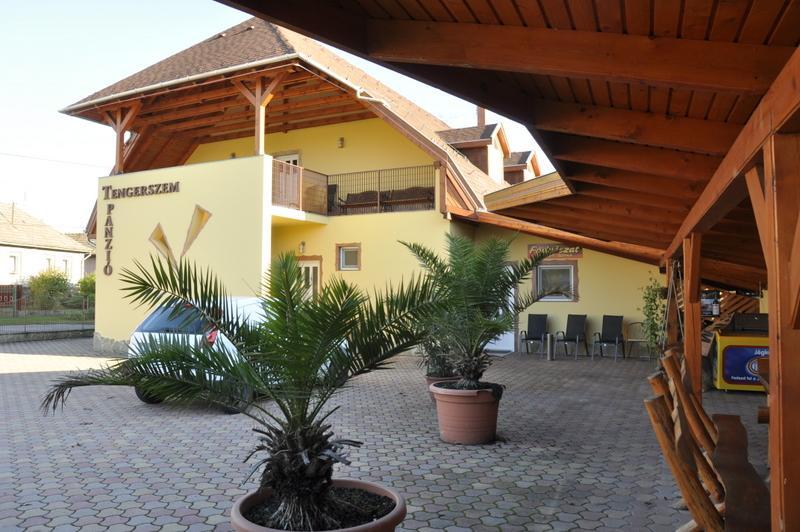 Bed and Breakfast Tengerszem Panzio Банк Екстер'єр фото