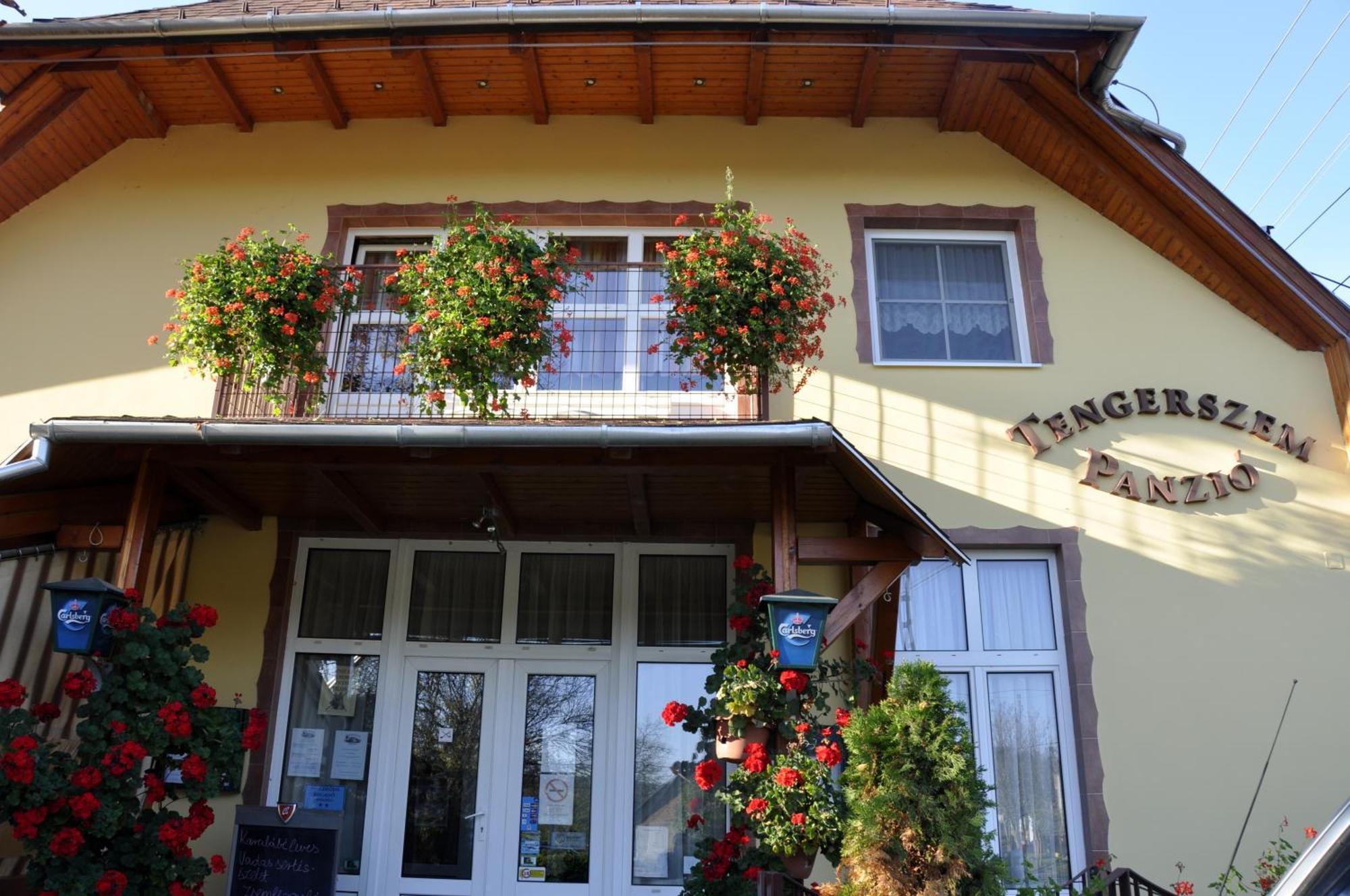 Bed and Breakfast Tengerszem Panzio Банк Екстер'єр фото